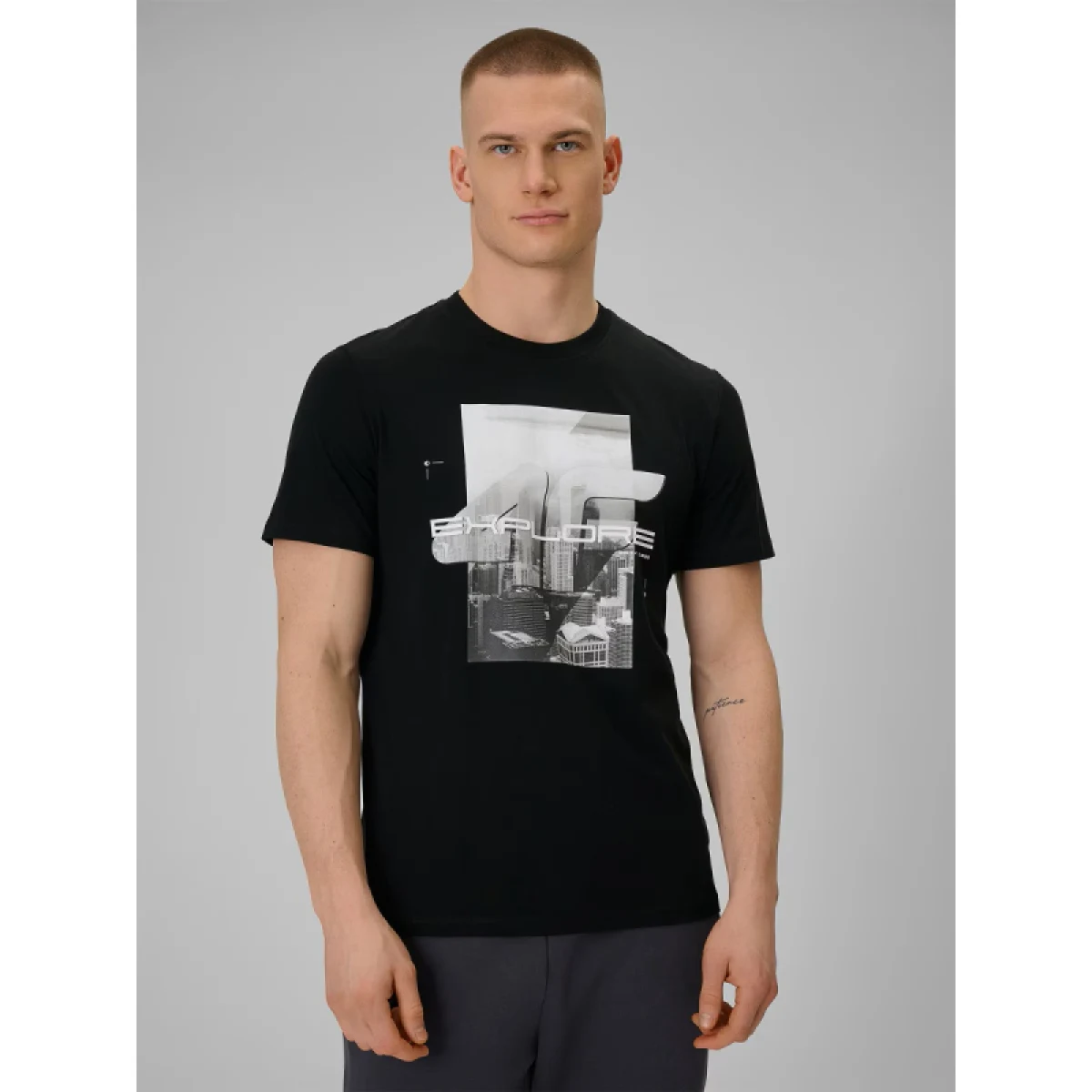 Pánské tričko s krátkým rukávem 4F TSHIRT M2660-20S-DEEP BLACK · záber 2