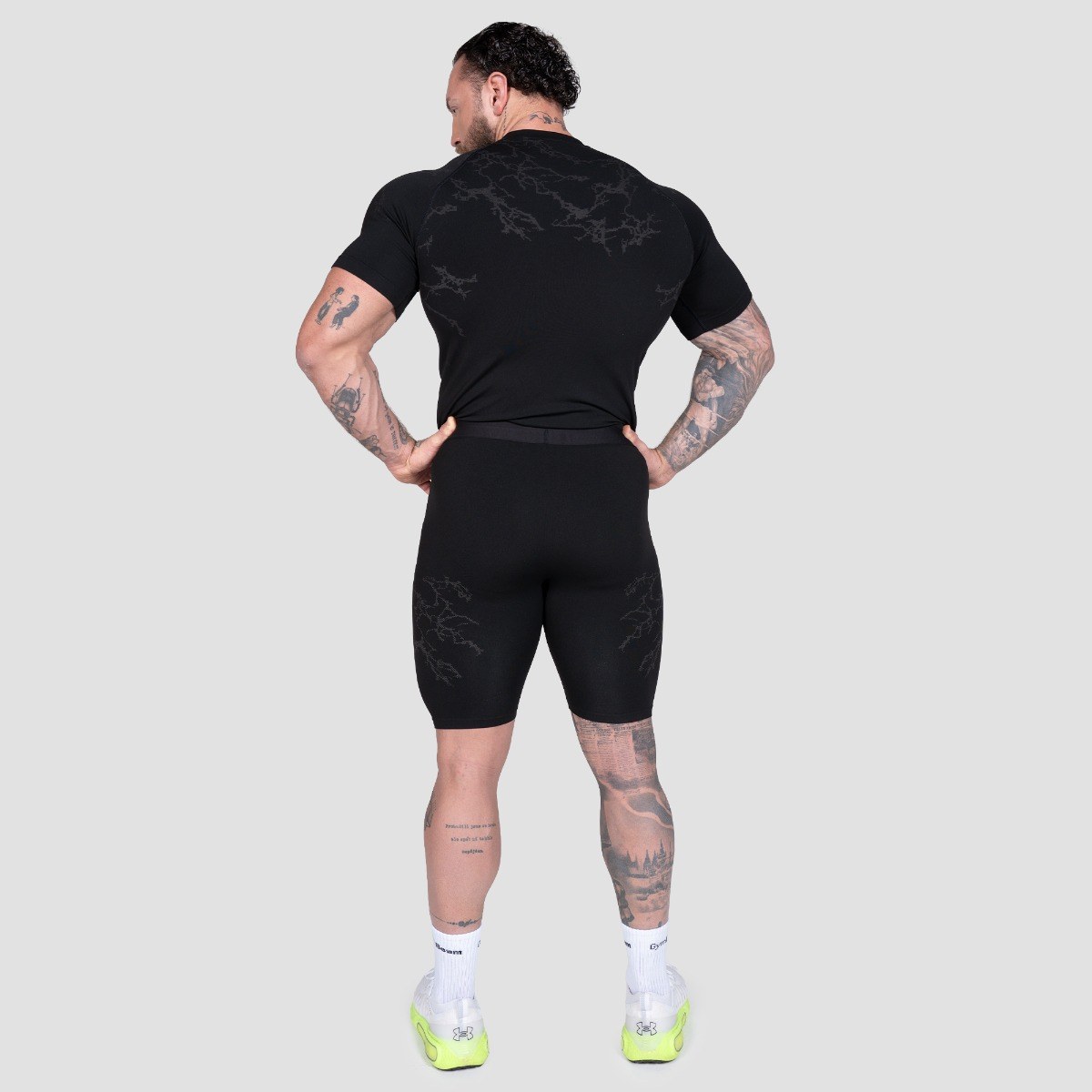 GymBeam Static Seamless Shorts Black - Méret: L | Szín: Fekete | Tömeg: 0,145 g | Csomag: 105 · záber 5