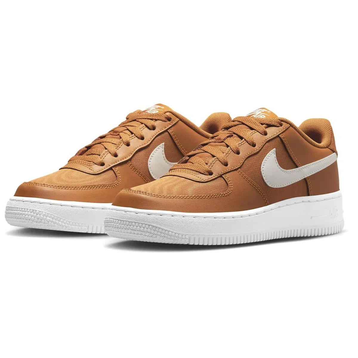 Nike Air Force 1 LV8 2 (gs) - 37,5 · záber 3