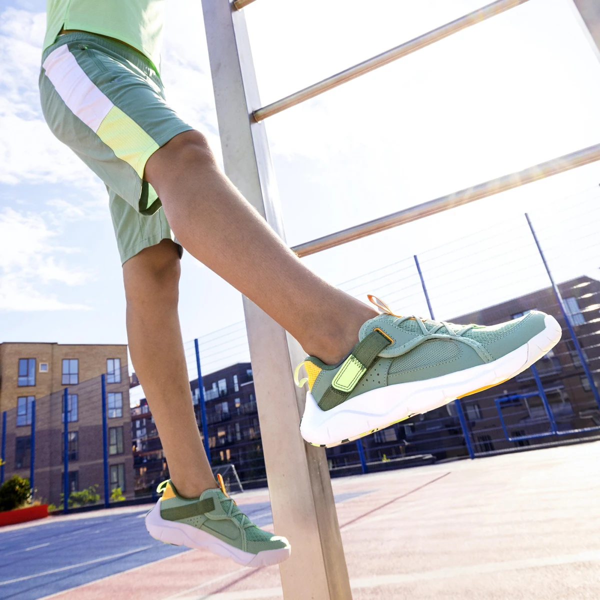DECATHLON Detská priedušná športová obuv Playful Summer zeleno-oranžová 31 · záber 2