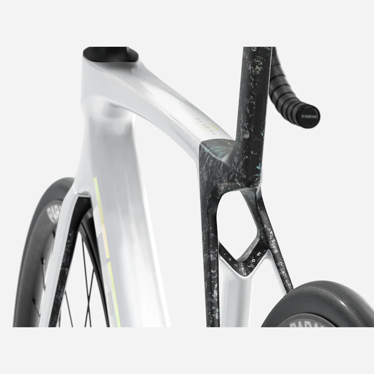 Trek Madone SL 5 Gen 8 Gloss Crystal White/matte Deep Smoke 2026 - Velikost: M, L · záber 4