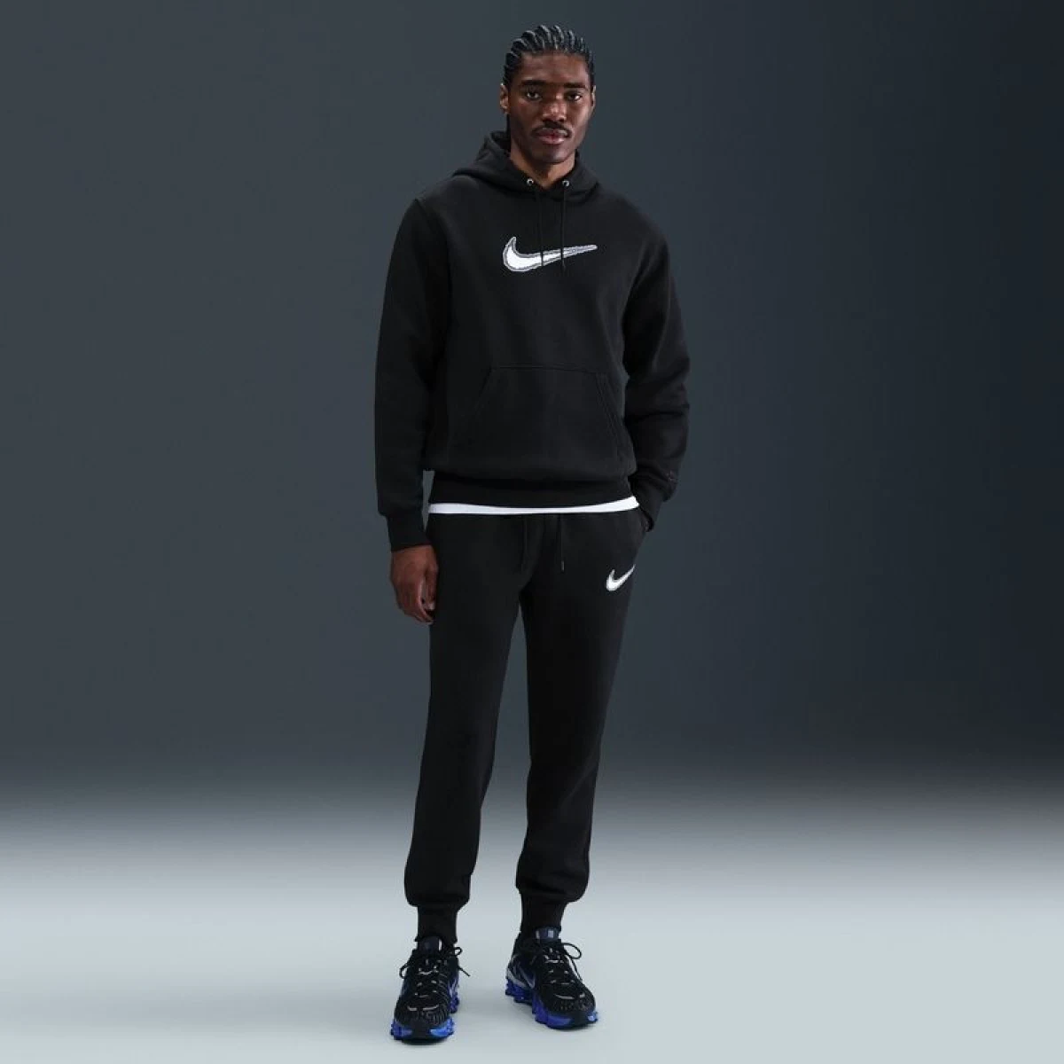 Pánské tepláky NIKE M NK CLUB BB JGGR NEO VARSITY BLACK BLACK BLACK · záber 3