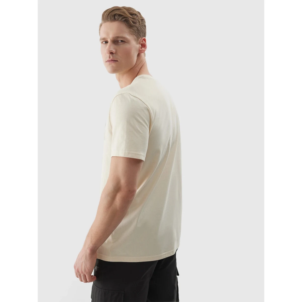 Pánské tričko s krátkým rukávem 4F TSHIRT-WSS24TTSHM1317-12S-CREME · záber 3