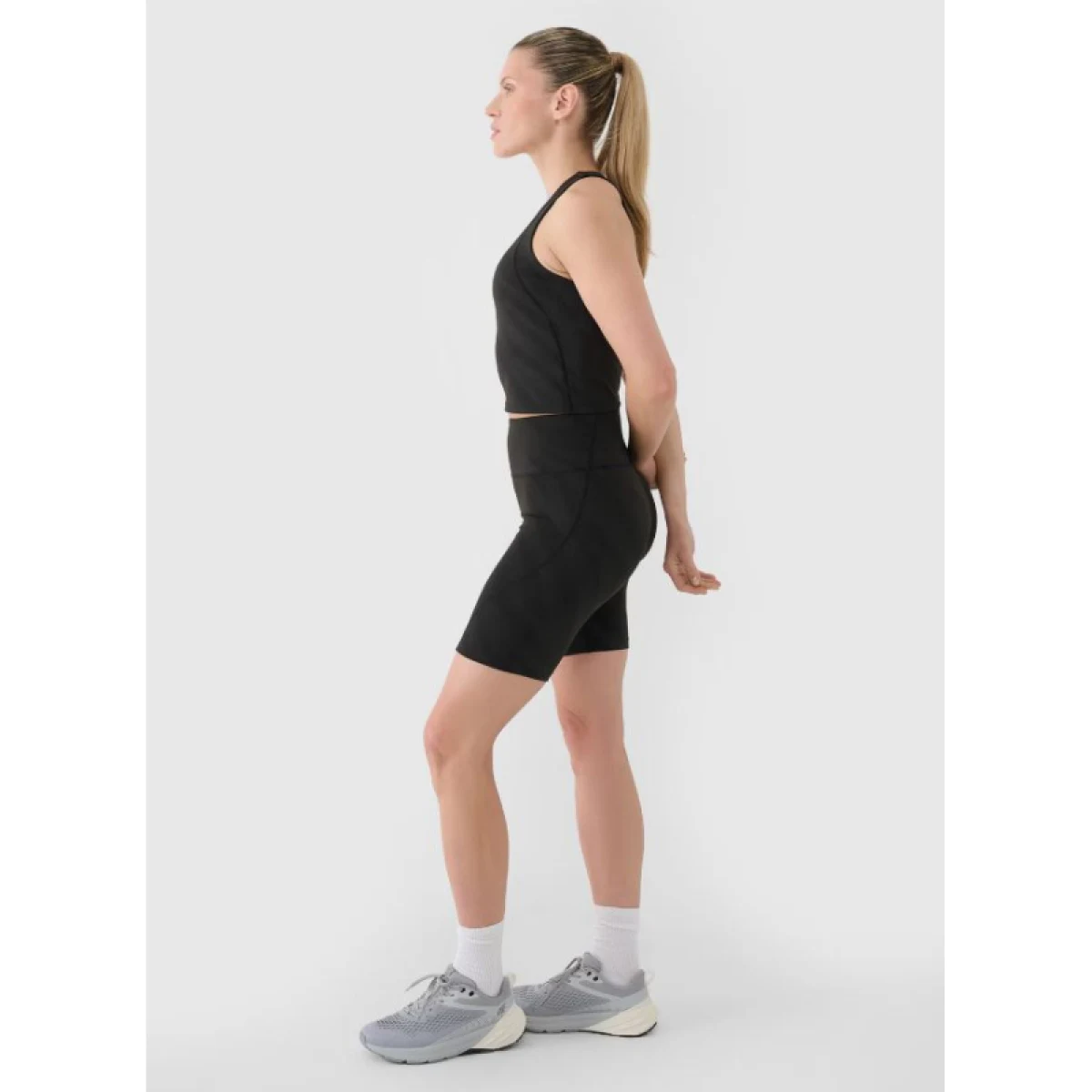 Dámské tréninkové kraťasy 4F SHORT TIGHTS FNK F016-20S-DEEP BLACK · záber 4