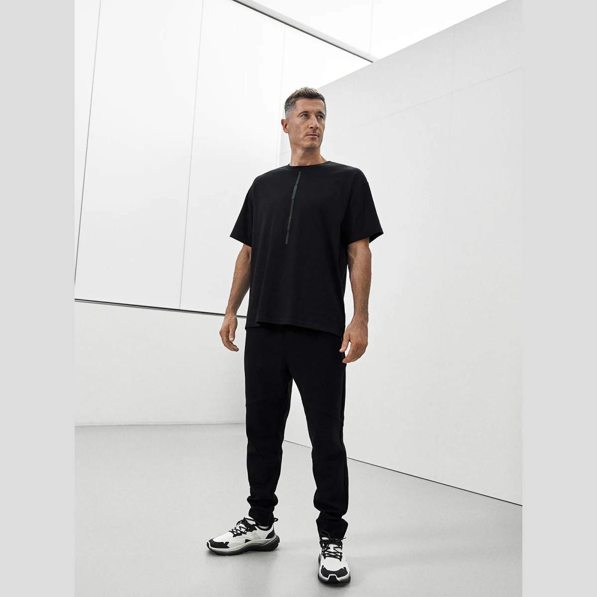 Pánské loose tričko s potiskem 4F x Robert Lewandowski - černé · záber 1