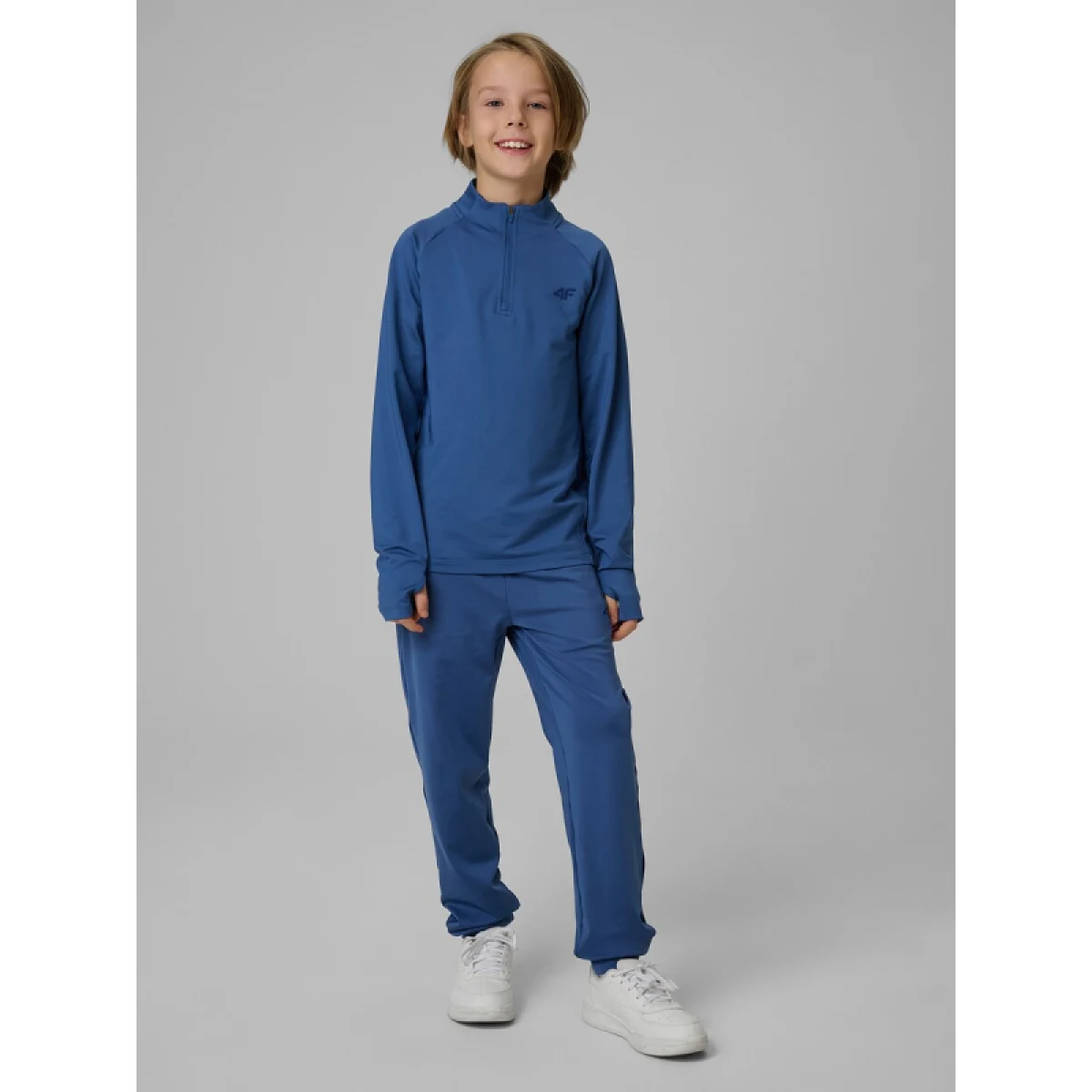 Chlapčenské tréningové tepláky 4F JUNIOR TROUSERS FNK M1152-31S-NAVY · záber 3