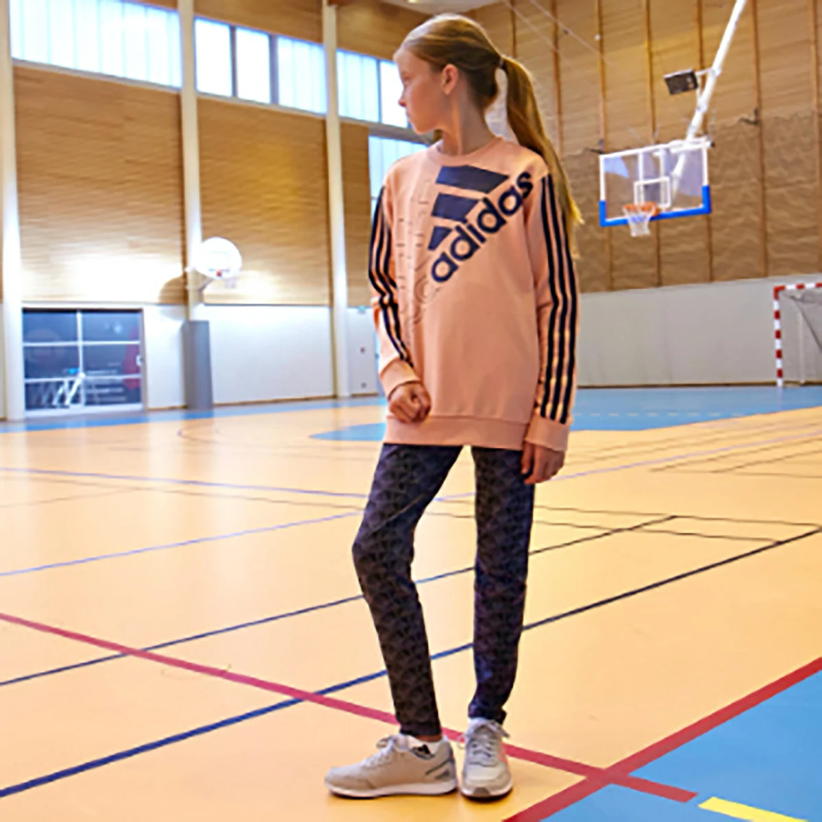 ADIDAS Dievčenská mikina na cvičenie 13-14 r (164 cm) · záber 2