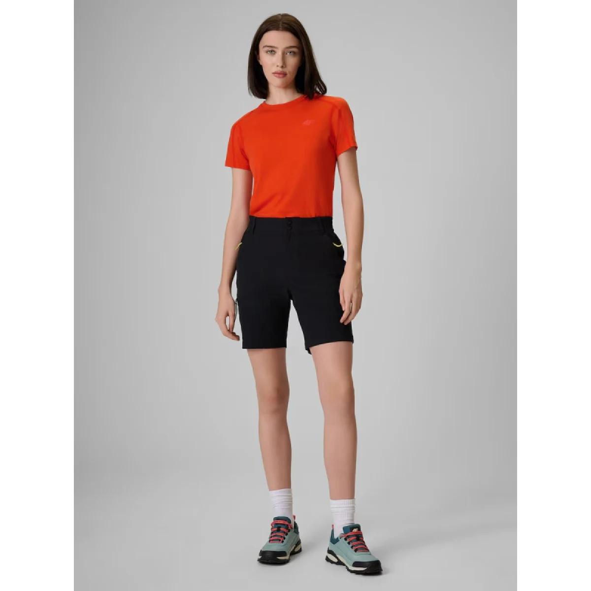 Dámské turistické kraťasy 4F SHORTS FNK F1572-20S-DEEP BLACK · záber 4