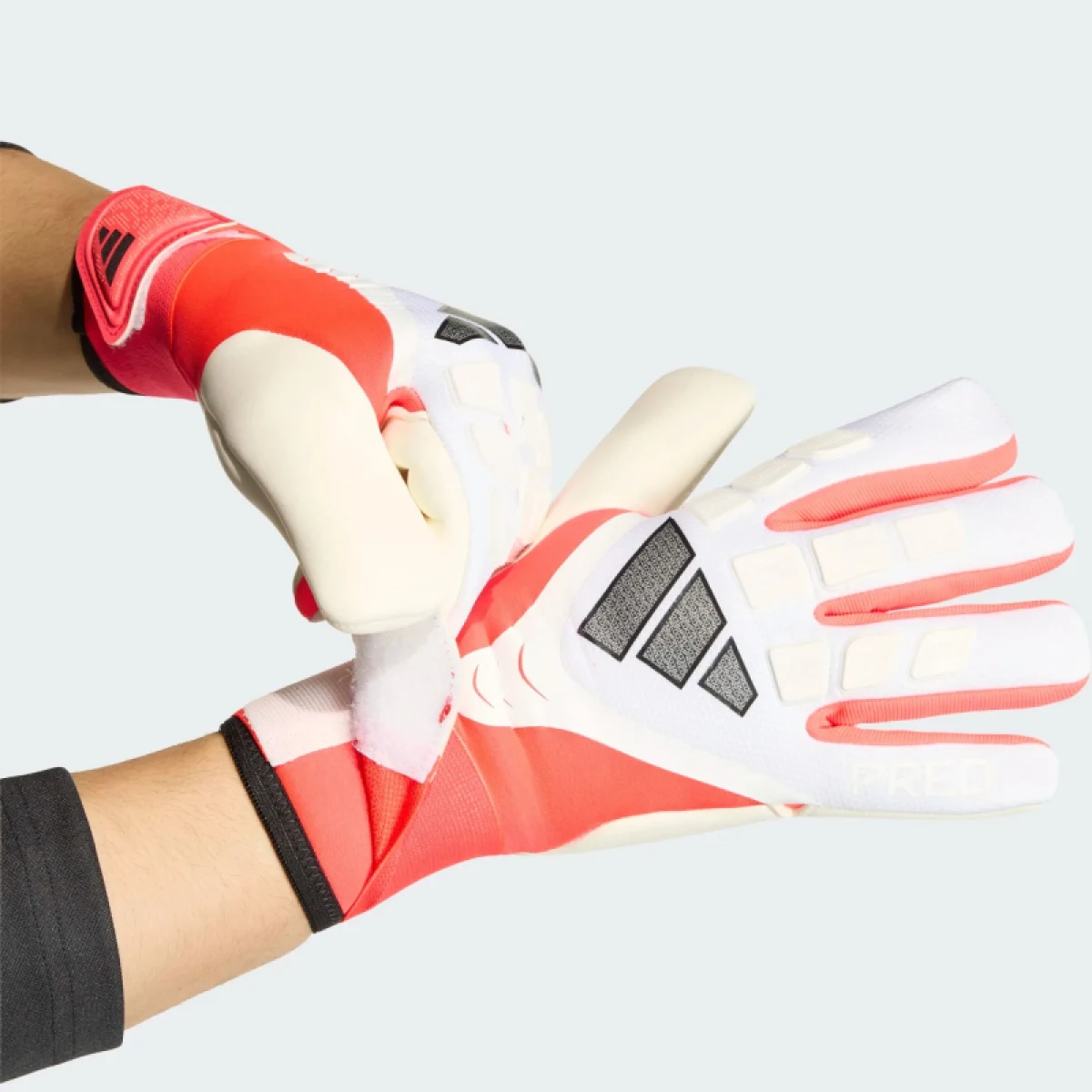 Futbalové brankárske rukavice ADIDAS PRED GL COM WHITE LUCRED BLACK · záber 4