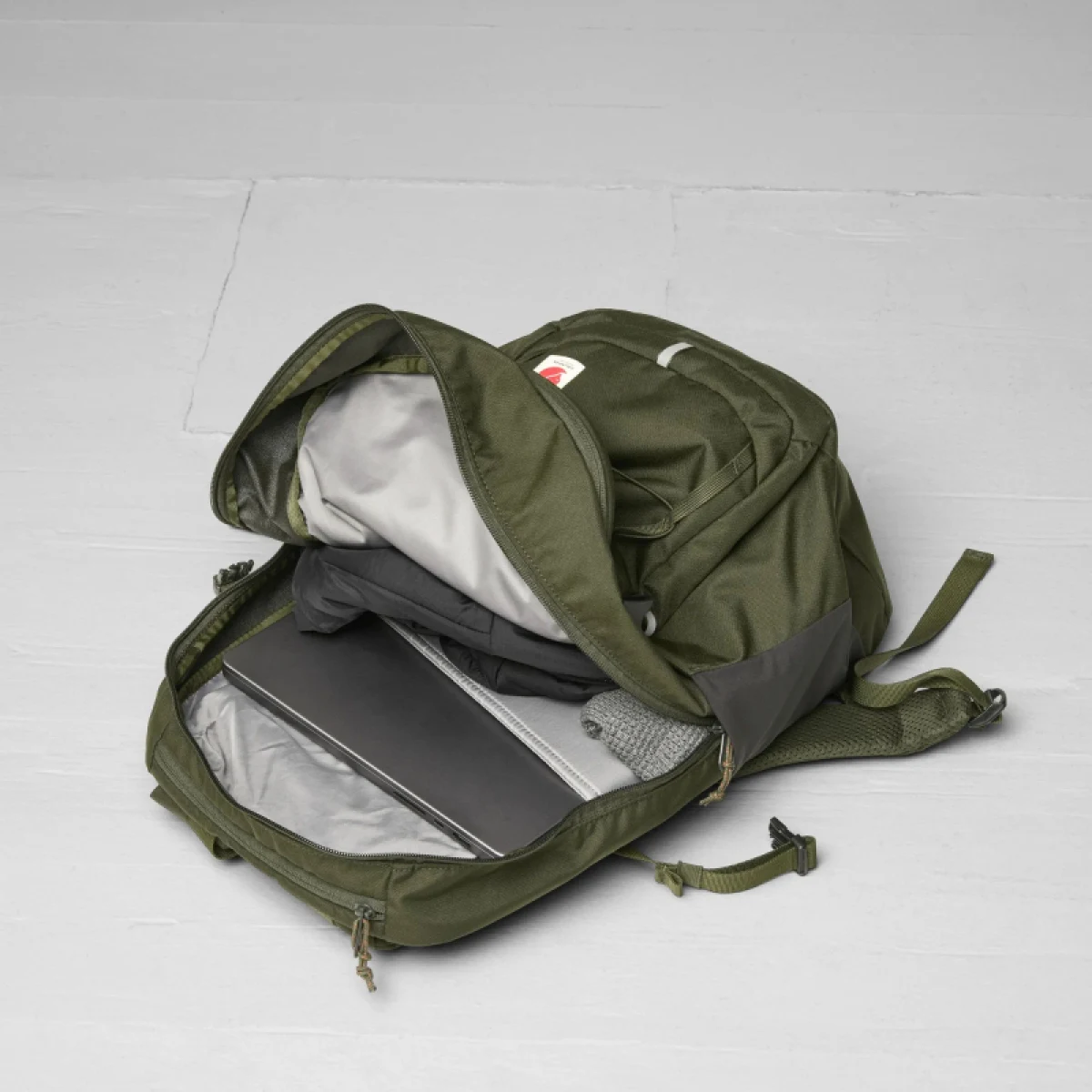 Batoh FJALLRAVEN Skule 28 - basalt · záber 5