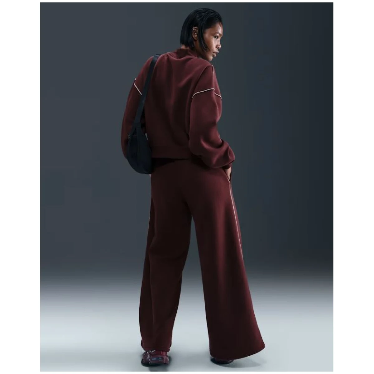 Dámske tepláky NIKE W NSW PHNX FLC LOGO WIDE LEG BURGUNDY CRUSH · záber 4