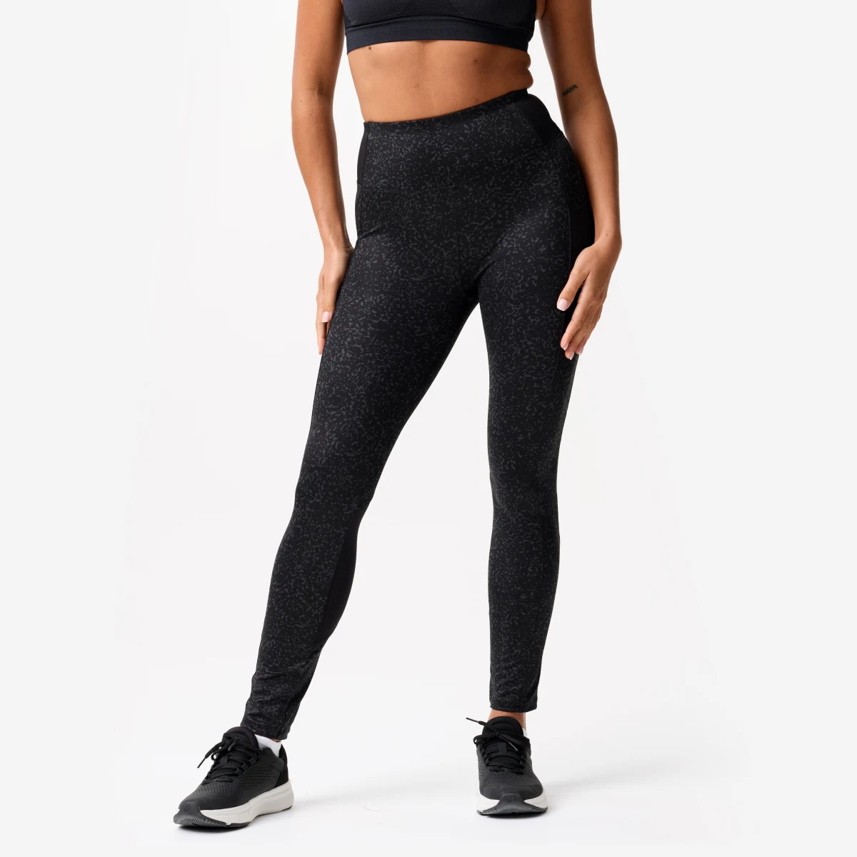 DOMYOS Dámske fitness legíny s vreckom na telefón tmavosivé M (W30 L31) · záber 1