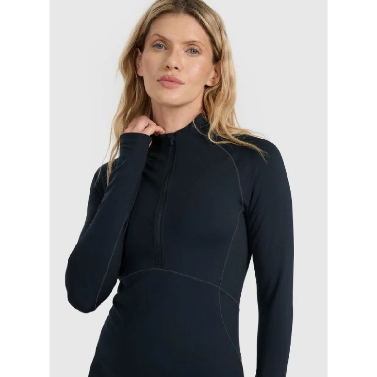 Dámské termo tričko s dlouhým rukávem a s polovičním zipem 4F BRUSHED UNDERWEAR F096-WAW25UBRUF096-20S-DEEP BLACK · záber 2