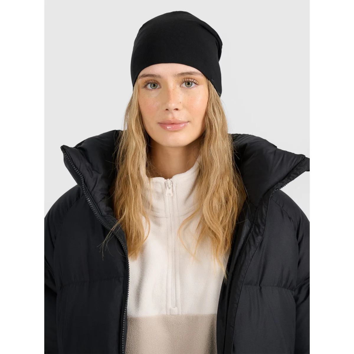 Zimná čiapka 4F CAP WAW25ACAPU675-20S DEEP BLACK · záber 4