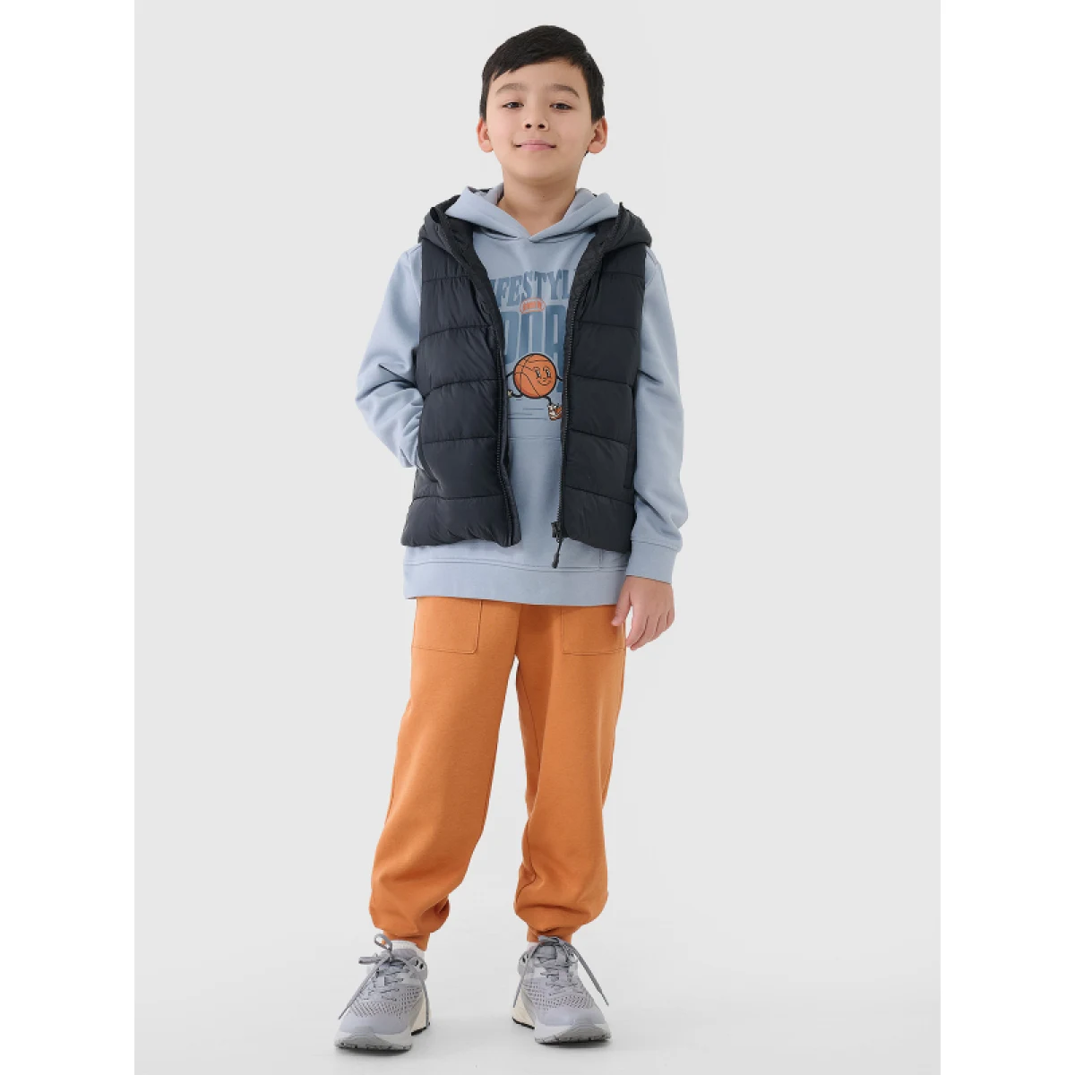 Chlapecká vesta s kapucí 4F JUNIOR VEST JACKET-JWSS25TVJAM169-20S-BLACK · záber 5