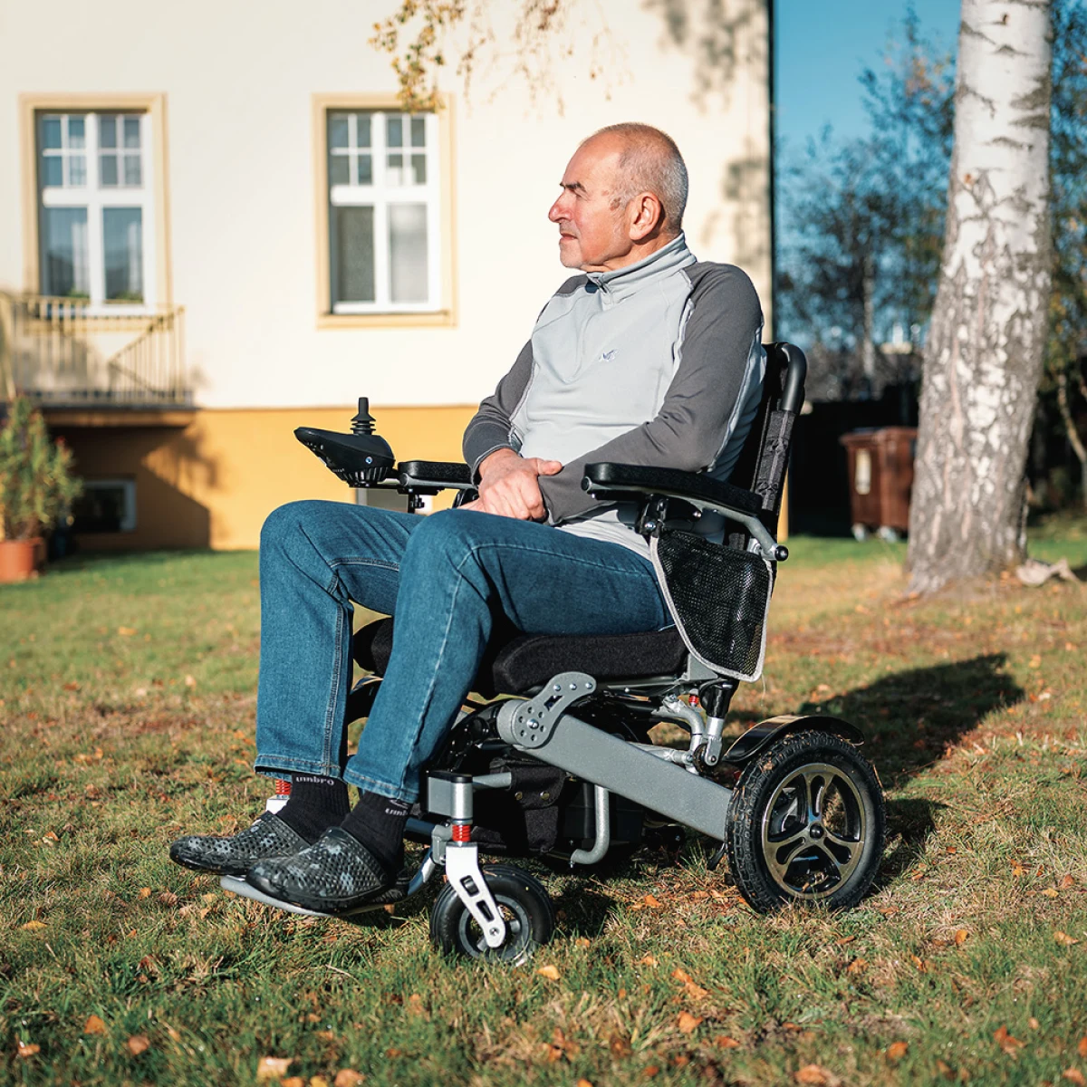 Elektrický invalidný vozík inSPORTline Hawkie II • 700W • 27,95kg • do 130kg • až 24km dojazd - Farba: zelená · záber 3
