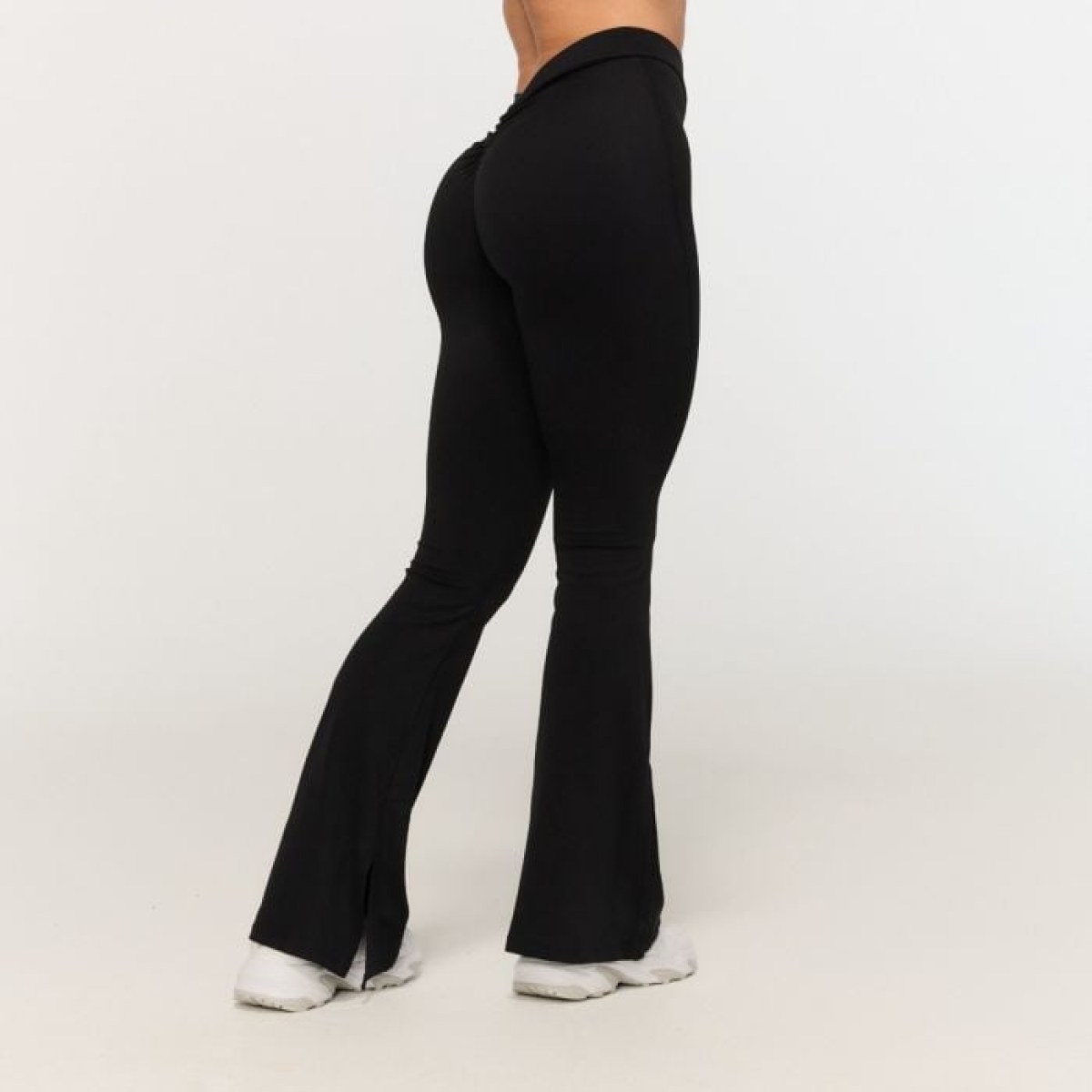 GymBeam Dámske V-back nohavice Fierce Black L · záber 1