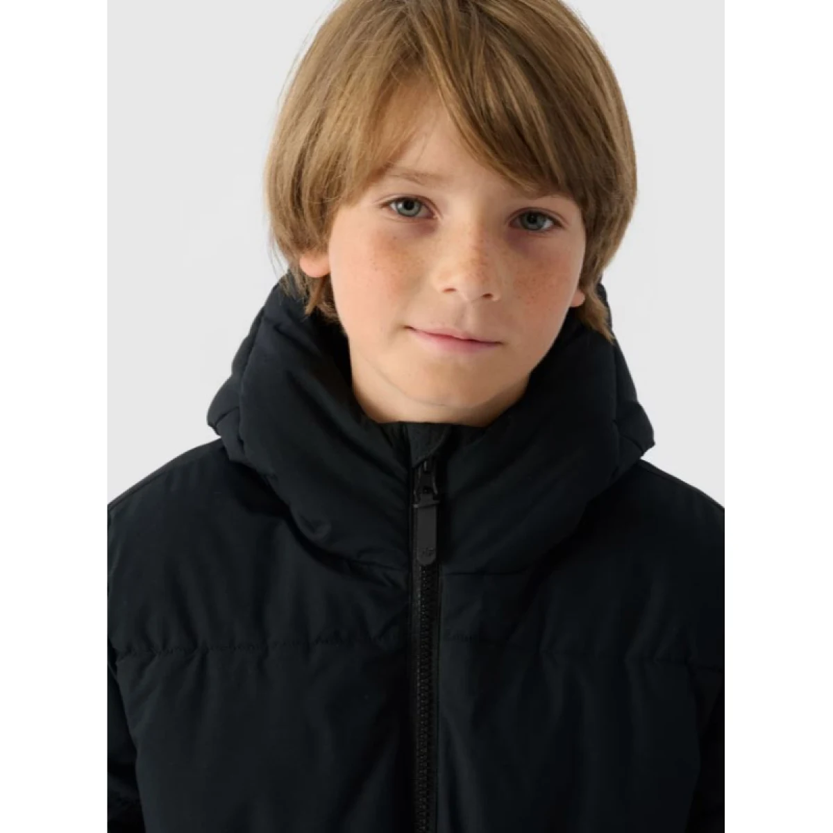 Chlapecká bunda 4F JUNIOR DOWN JACKET-JWAW24TDJAM464-20S-DEEP BLACK · záber 2