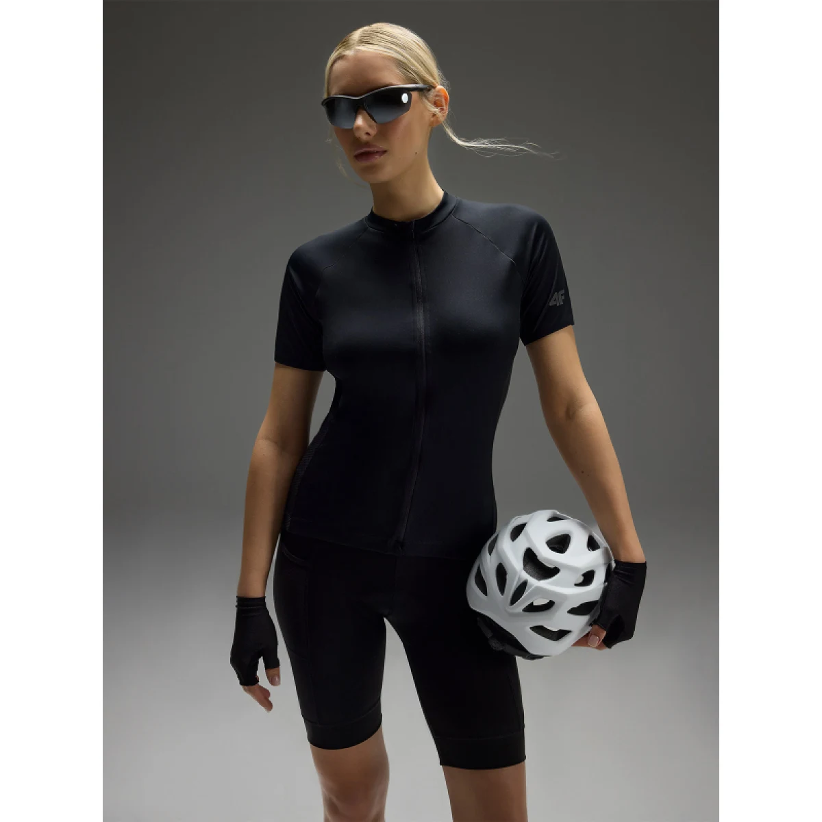 Dámské tréninkové kraťasy 4F SHORT TIGHTS FNK F034-20S-DEEP BLACK · záber 4