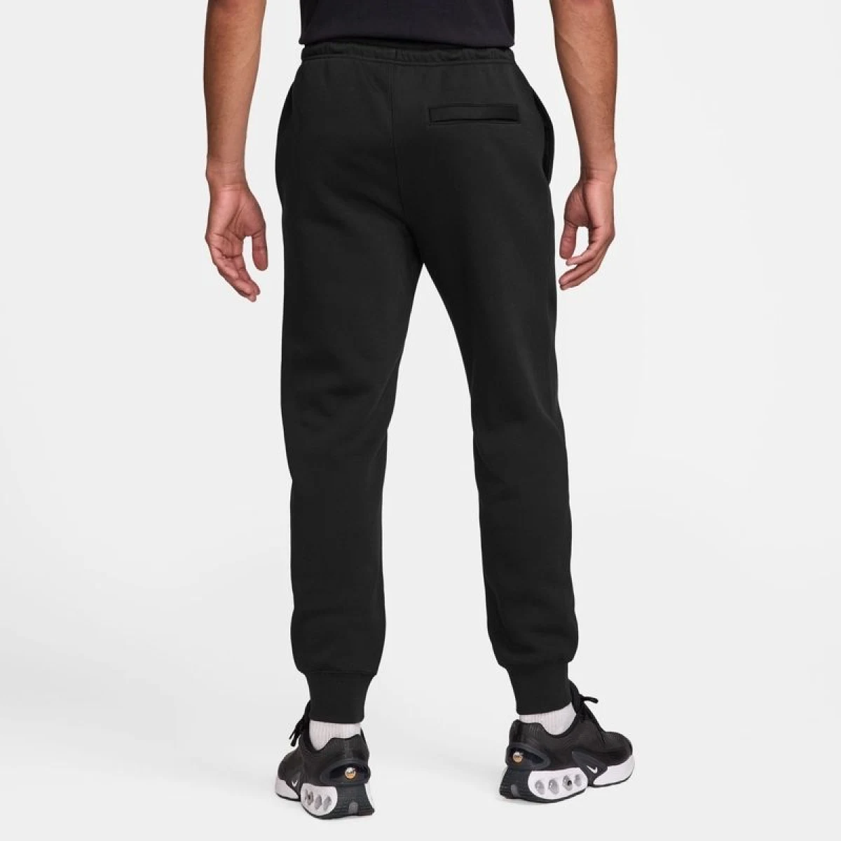 Pánske tepláky NIKE M NK CLUB BB JGGR NEO VARSITY BLACK BLACK BLACK · záber 2