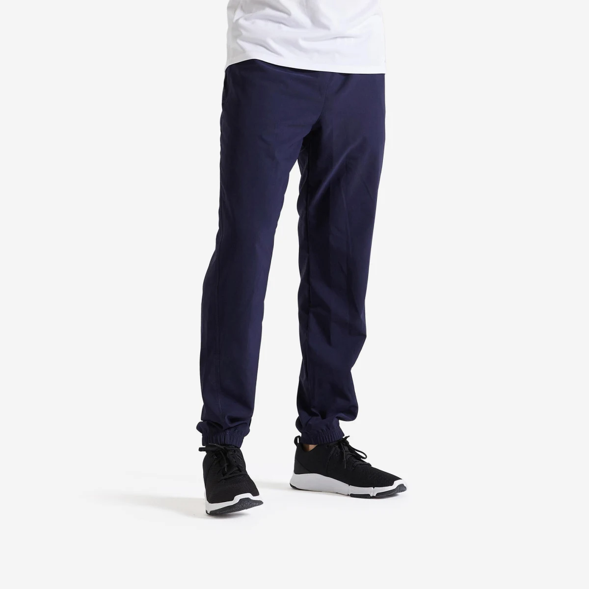 DOMYOS Pánske priedušné fitness tepláky tmavomodré L (W34 L34) · záber 1