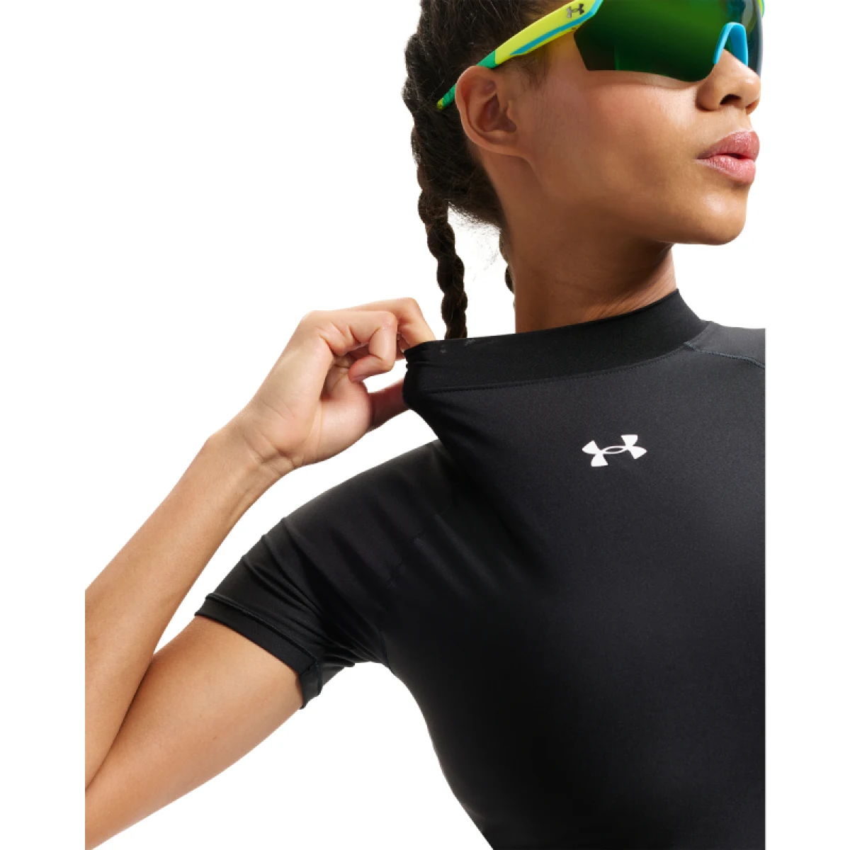 Dámske kompresné tričko s krátkym rukávom UNDER ARMOUR HeatGear Crop Mock SS-BLK · záber 4