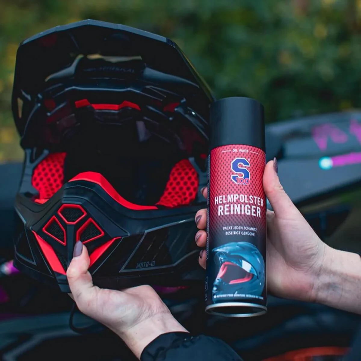 S100 Helmet Interior Cleaner 300 ml · záber 4