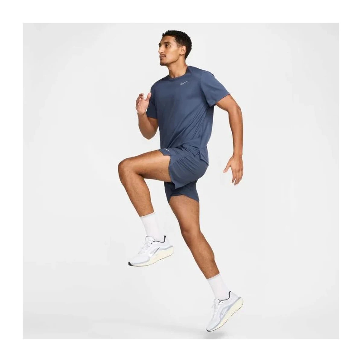 Pánske bežecké tričko s krátkym rukávom NIKE M NK DF UV MILER SS THUNDER BLUE REFLECTIVE SILV · záber 4