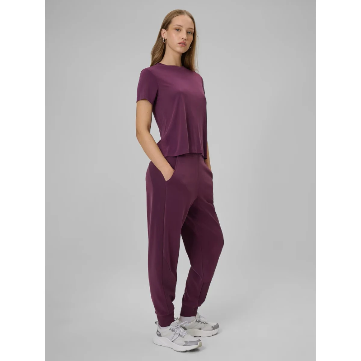 Dámske tepláky 4F TROUSERS CAS F1410-60S-BURGUNDY · záber 5