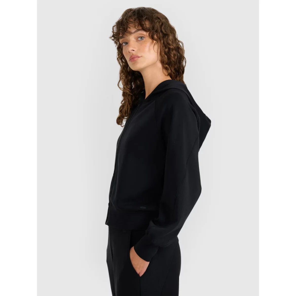 Dámská mikina se zipem 4F SWEATSHIRT F1835-WAW25TSWSF1835-21S-BLACK · záber 3
