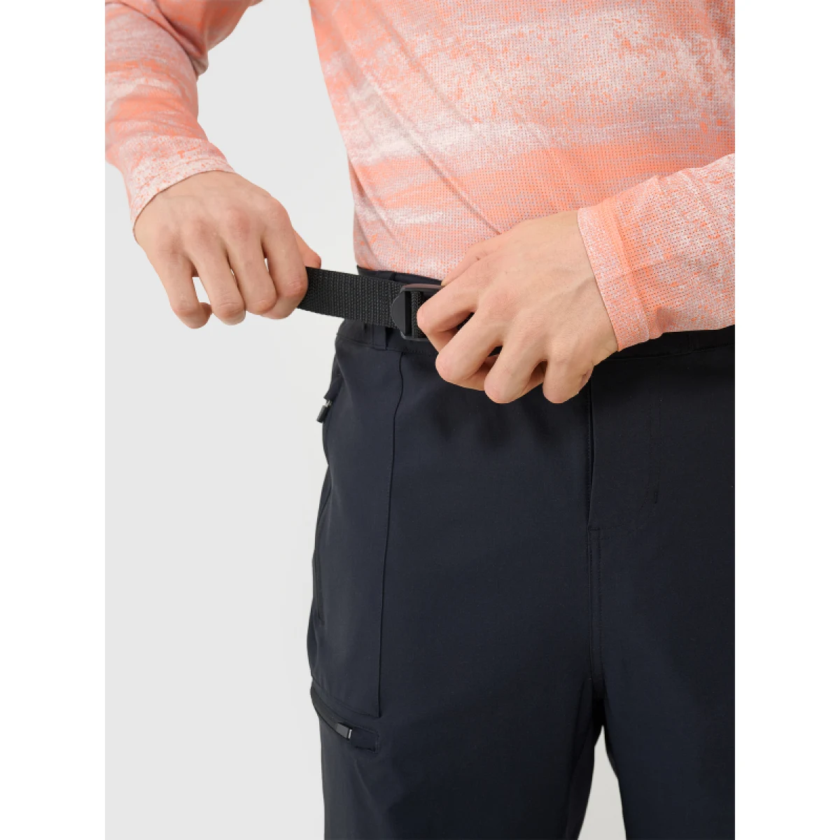 Pánské tréninkové kraťasy 4F SHORTS FNK-WSS25TFSHM0886-20S-DEEP BLACK · záber 2
