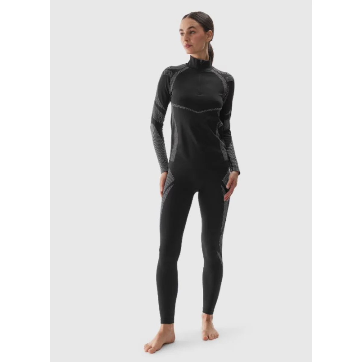 Dámská zateplená lyžařská mikina s 1 2 zipem 4F SEAMLESS UNDERWEAR-WAW24USEAF160-20S-DEEP BLACK · záber 2