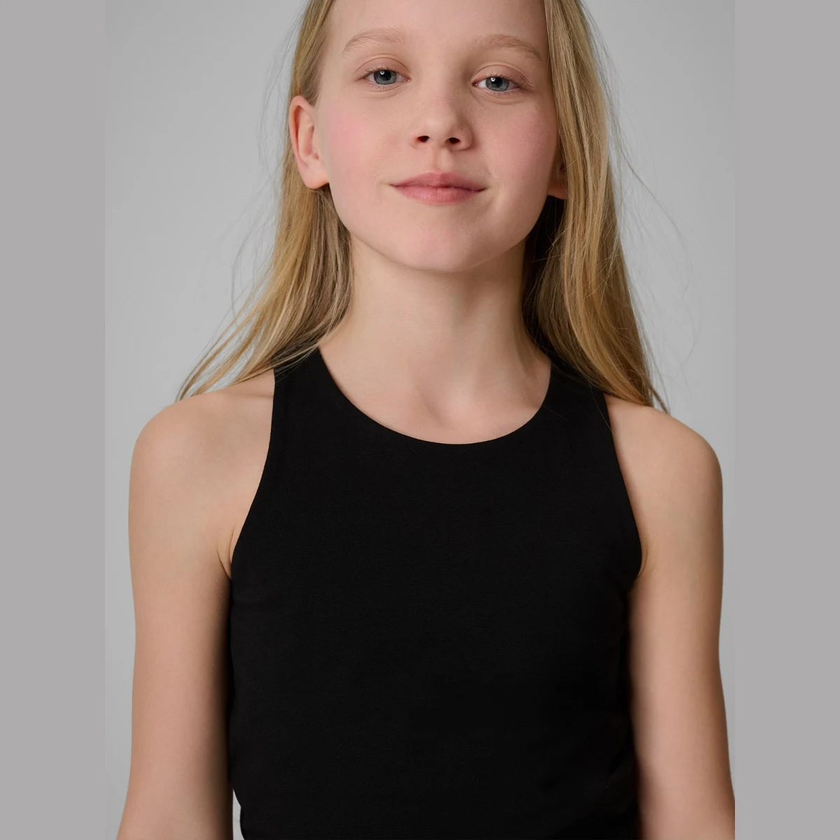 Dívčí slim crop top hladký - černý · záber 2