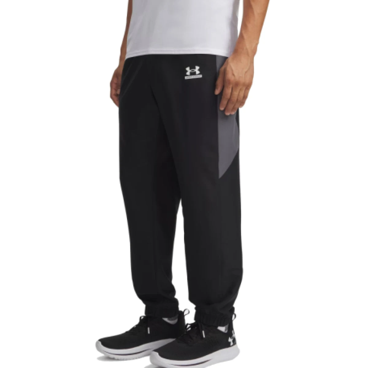 Pánske tréningové nohavice UNDER ARMOUR UA Tech Sport Pant-BLK · záber 1
