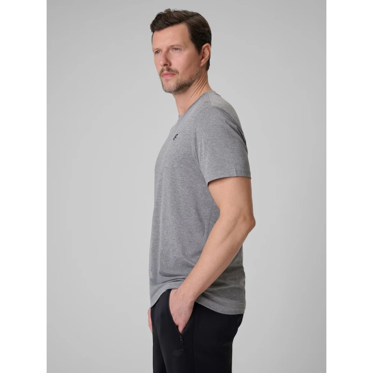 Pánské tréninkové tričko s krátkým rukávem 4F TSHIRT FNK M2140-25M-GREY MELANGE · záber 3