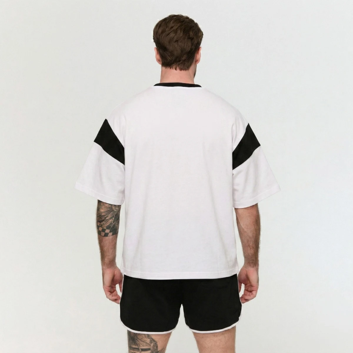 GymBeam Premium Heavyweight Varsity T-Shirt - Velikost: S | Barva: biela | Teža: 0,5912 g | Pakiranje: 23 · záber 3