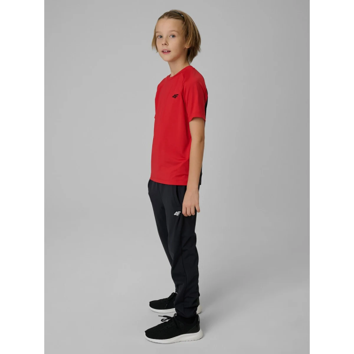 Chlapčenské tréningové tepláky 4F JUNIOR TROUSERS FNK M1152-20S-DEEP BLACK · záber 4