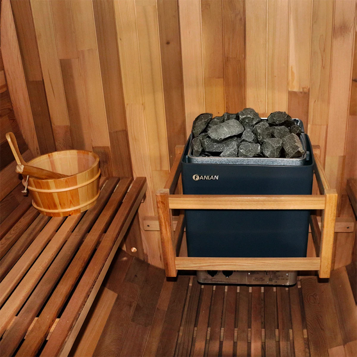 Fínska sudová sauna inSPORTline Viduor 400 - cédrové drevo Variant s elektrickými 6 kW kachlami · záber 4