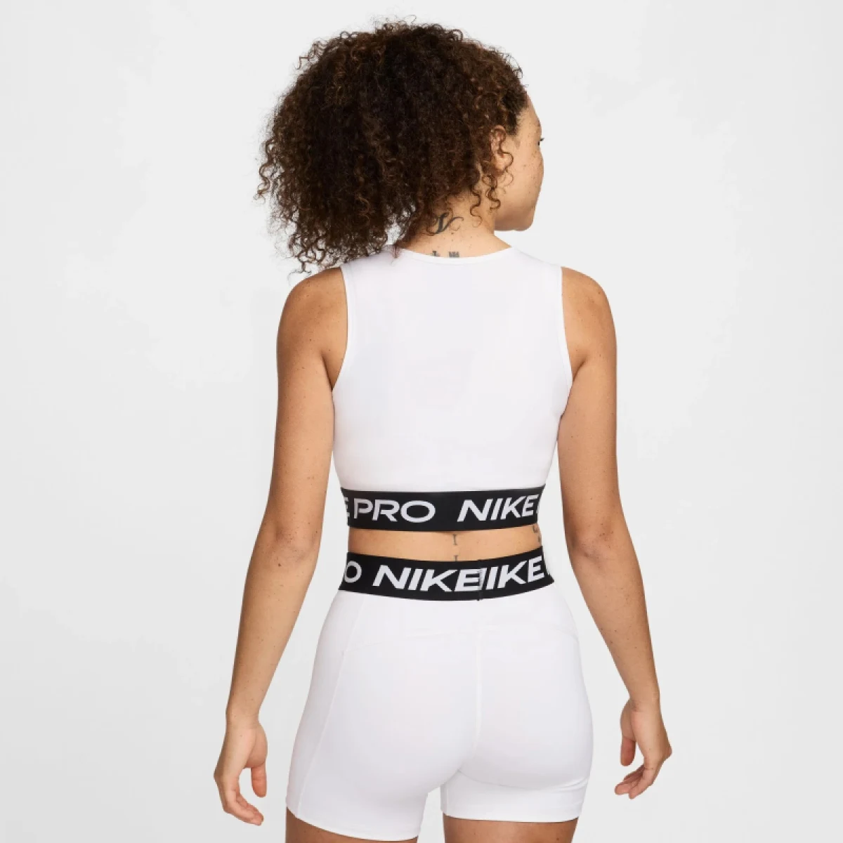 Dámské tréninkové tričko s krátkým rukávem NIKE PRO DF 365 CROP TANK-100 WHITE BLACK · záber 3