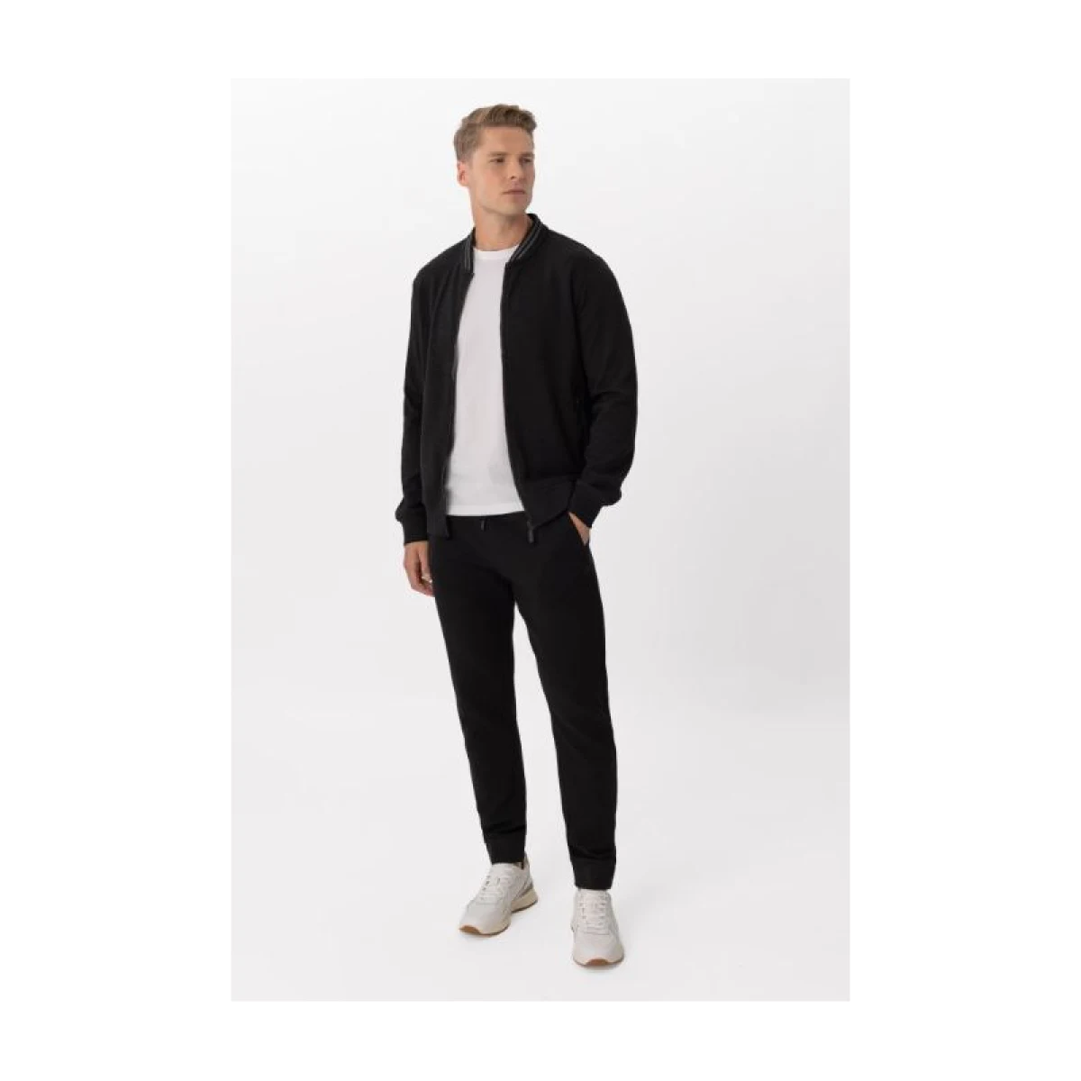 Pánske tepláky VOLCANO N-GON 700-BLACK · záber 3