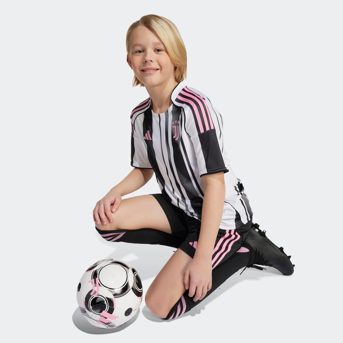 ADIDAS ADIDAS detský futbalový domáci dres Juventus 25/26 7-8 r (128 cm) · záber 2