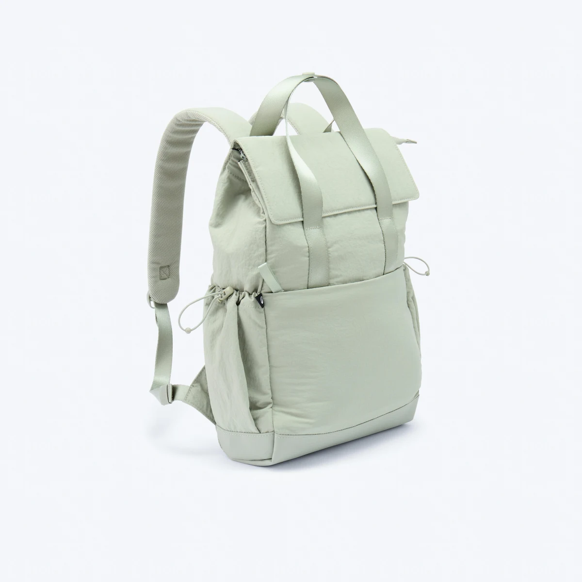 DECATHLON Malý ruksak s objemom 10 l a vreckom na počítač bez · záber 1
