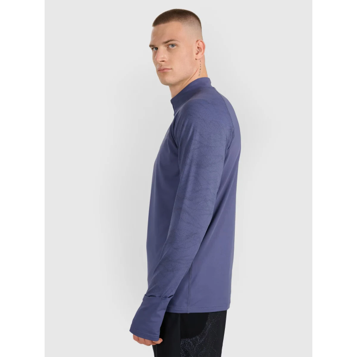Pánská zateplená běžecká mikina s 1 2 zipem 4F SWEATSHIRT FNK M576-WAW25TFSWM576-32S-DENIM · záber 3