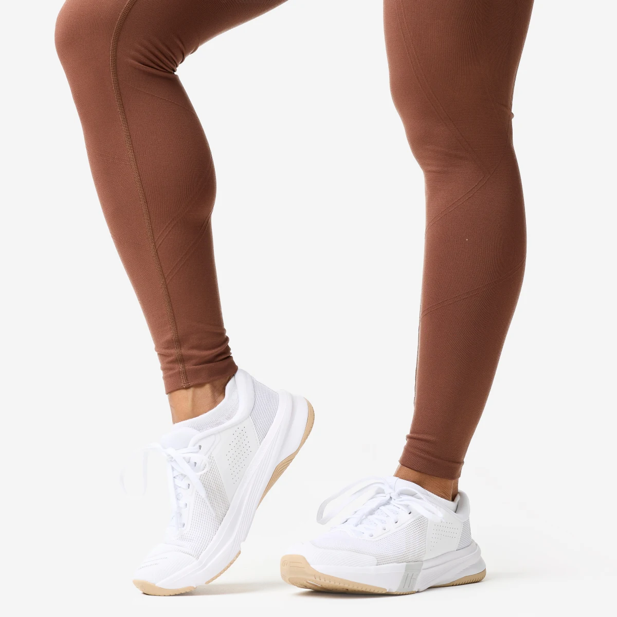 DOMYOS Dámske bezšvové legíny s vysokým pásom push-up tmavohnedé XL · záber 2