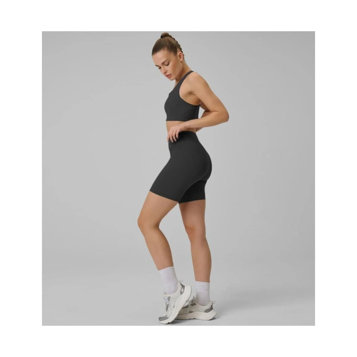 Dámské tréninkové kraťasy 4F SHORT TIGHTS FNK F085-20S-DEEP BLACK · záber 3