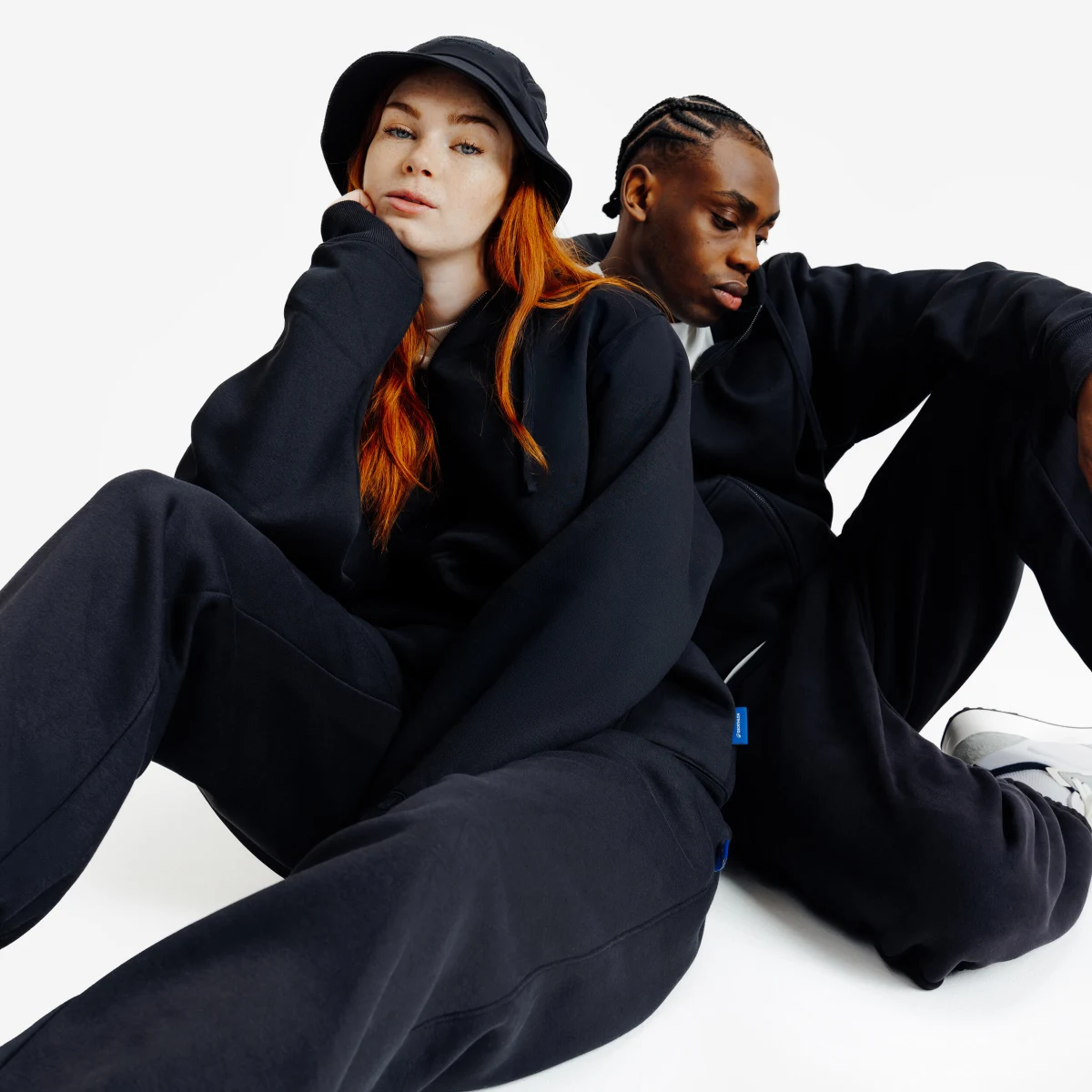 DECATHLON Unisex mikina na zips Elementals čierna M · záber 2