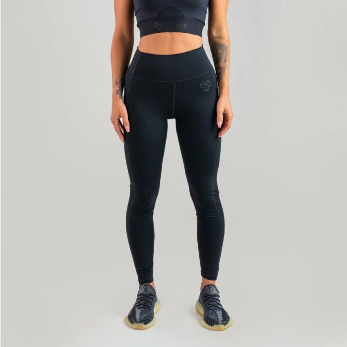 Дамски клин Essential Black - STRIX · záber 1