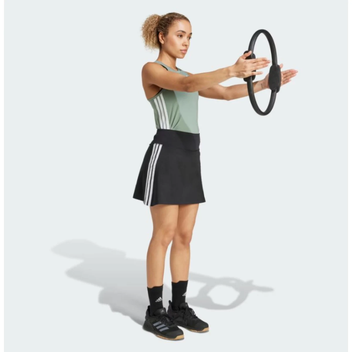 Dámska tréningová sukňa ADIDAS WE 3S SKORT BLACK WHITE · záber 3