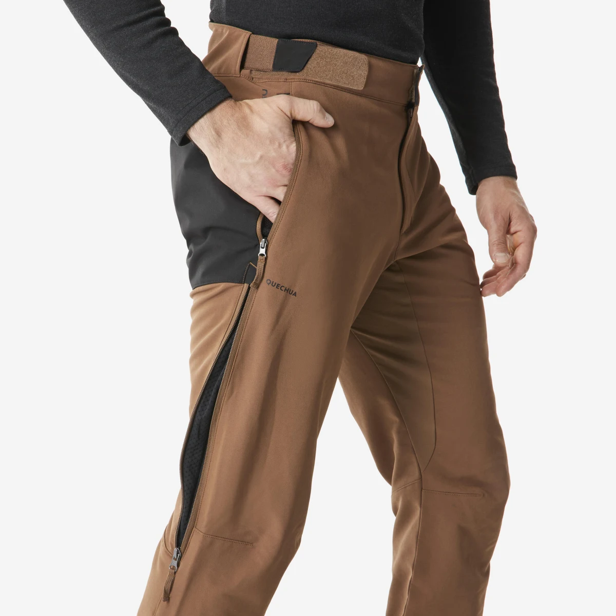 QUECHUA Pánske vodoodpudivé turistické nohavice SH500 hnedé S (L33) · záber 2