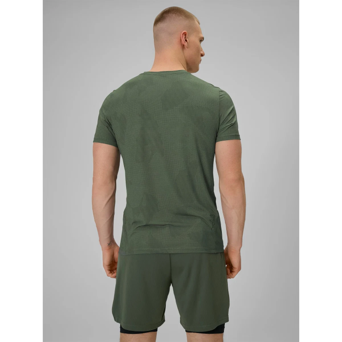 Pánské běžecké tričko s krátkým rukávem 4F TSHIRT FNK M1778-43A-KHAKI ALLOVER · záber 4